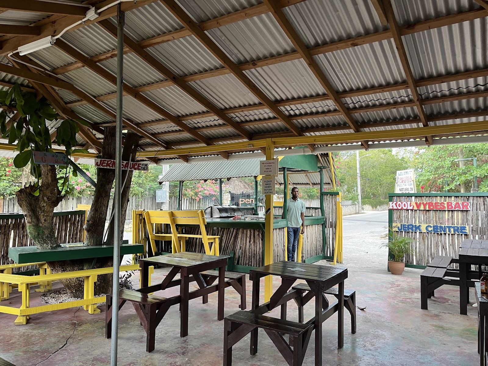 Kool Vybes Bar And Jerk Center photo
